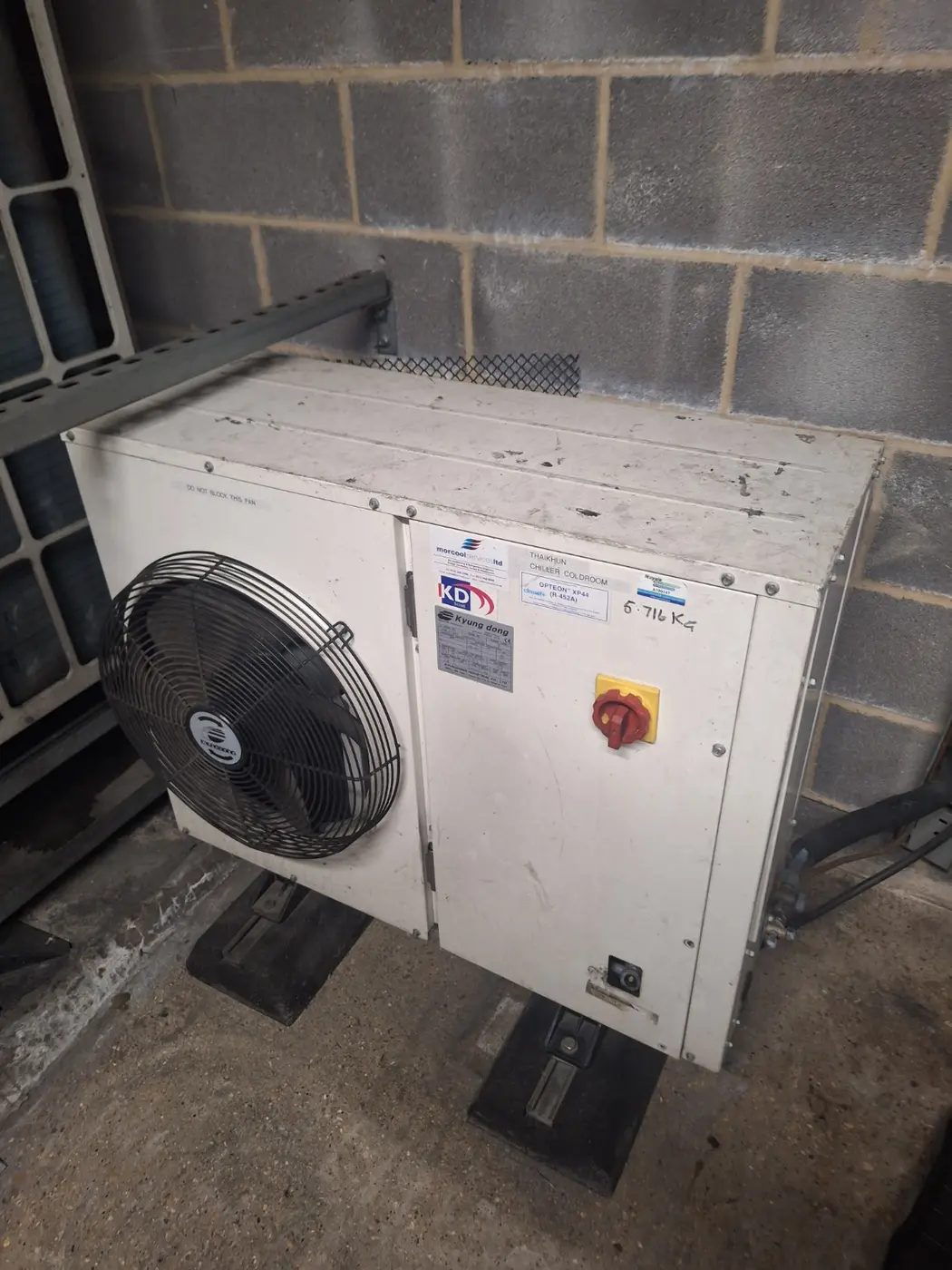 Commercial cellar cooling condensing unit