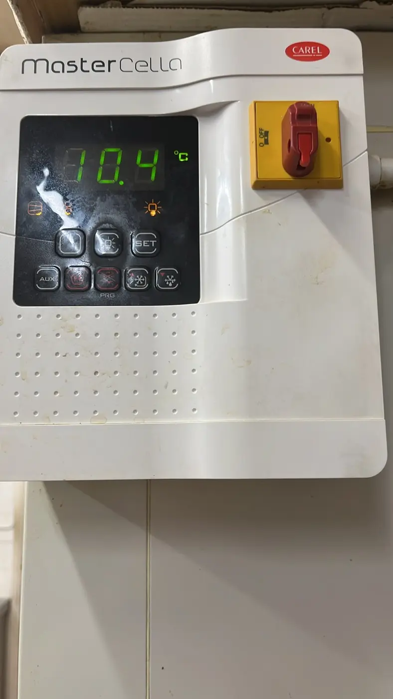Commercial refrigeration temperature controller